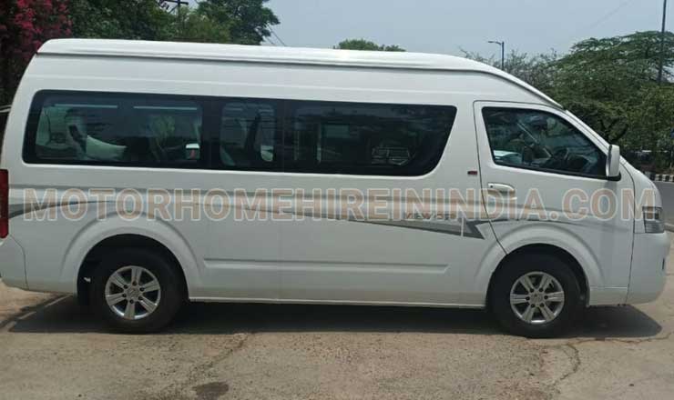 8 seater toyota hiace imported mini van on rent in delhi india